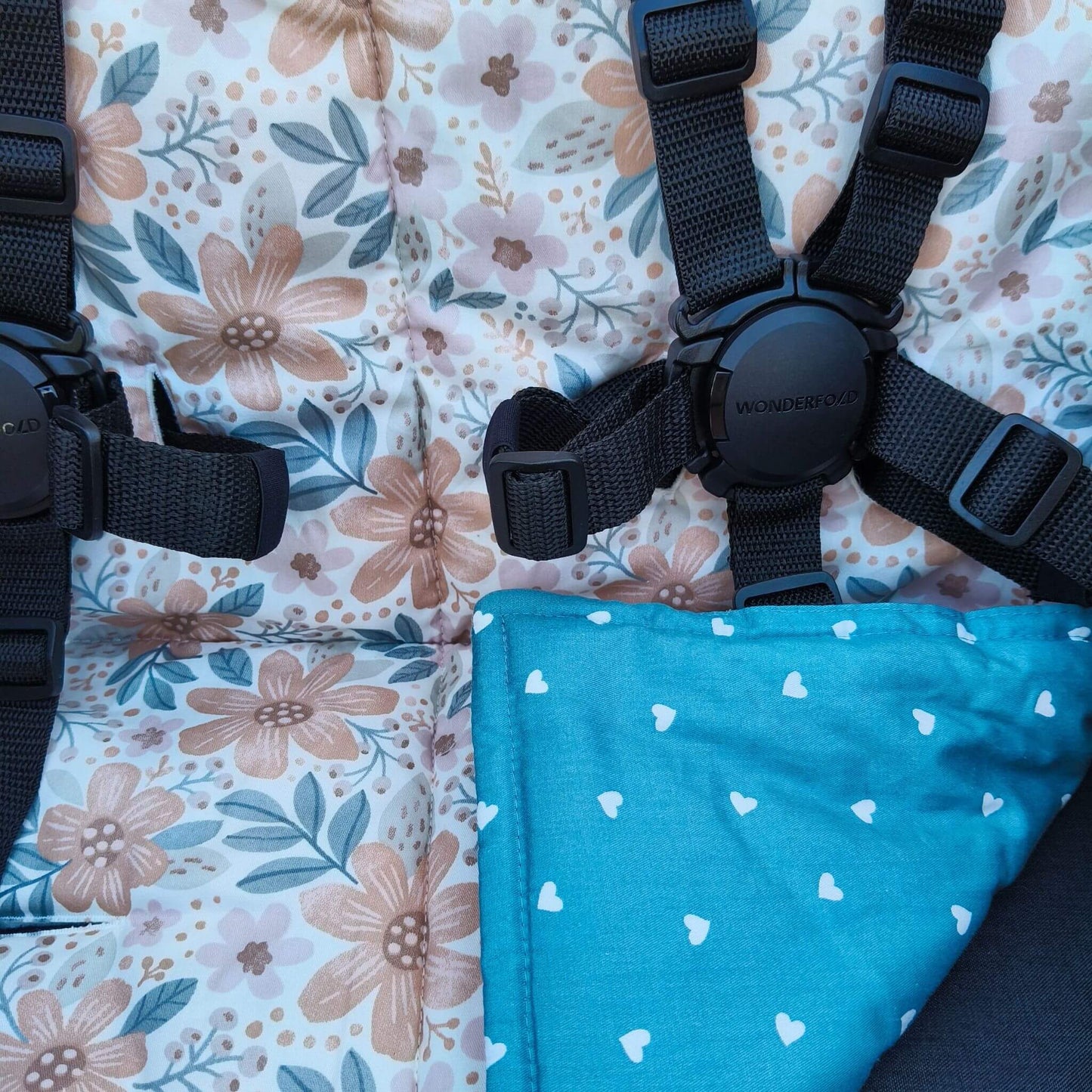 WonderFold_-_Car_Seat_Cover_-_Floral_Hearts