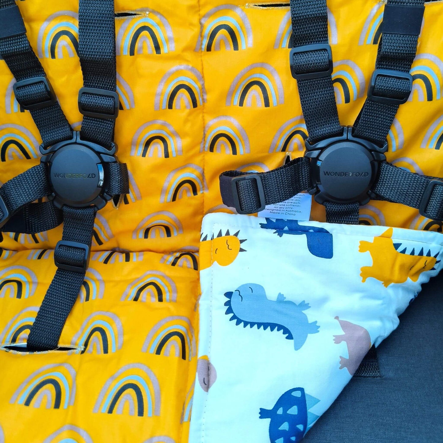 WonderFold_-_Car_Seat_Cover_-_Rainbow_Roar
