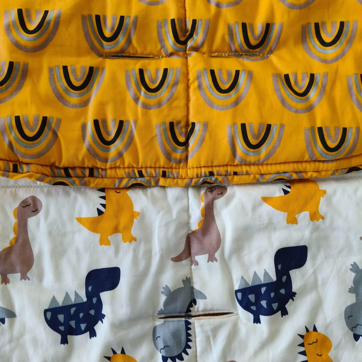 WonderFold_-_Car_Seat_Cover_-_Rainbow_Roar_-_Close_Up
