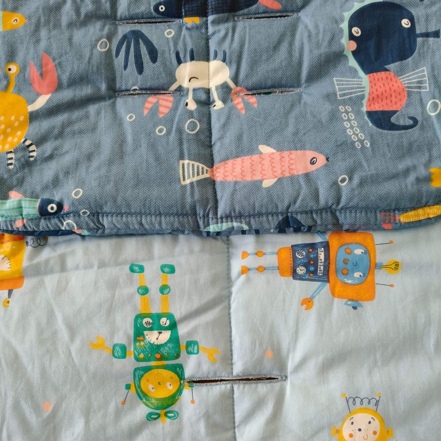 WonderFold_-_Car_Seat_Cover_-_Robo_Reef_-_Close_Up