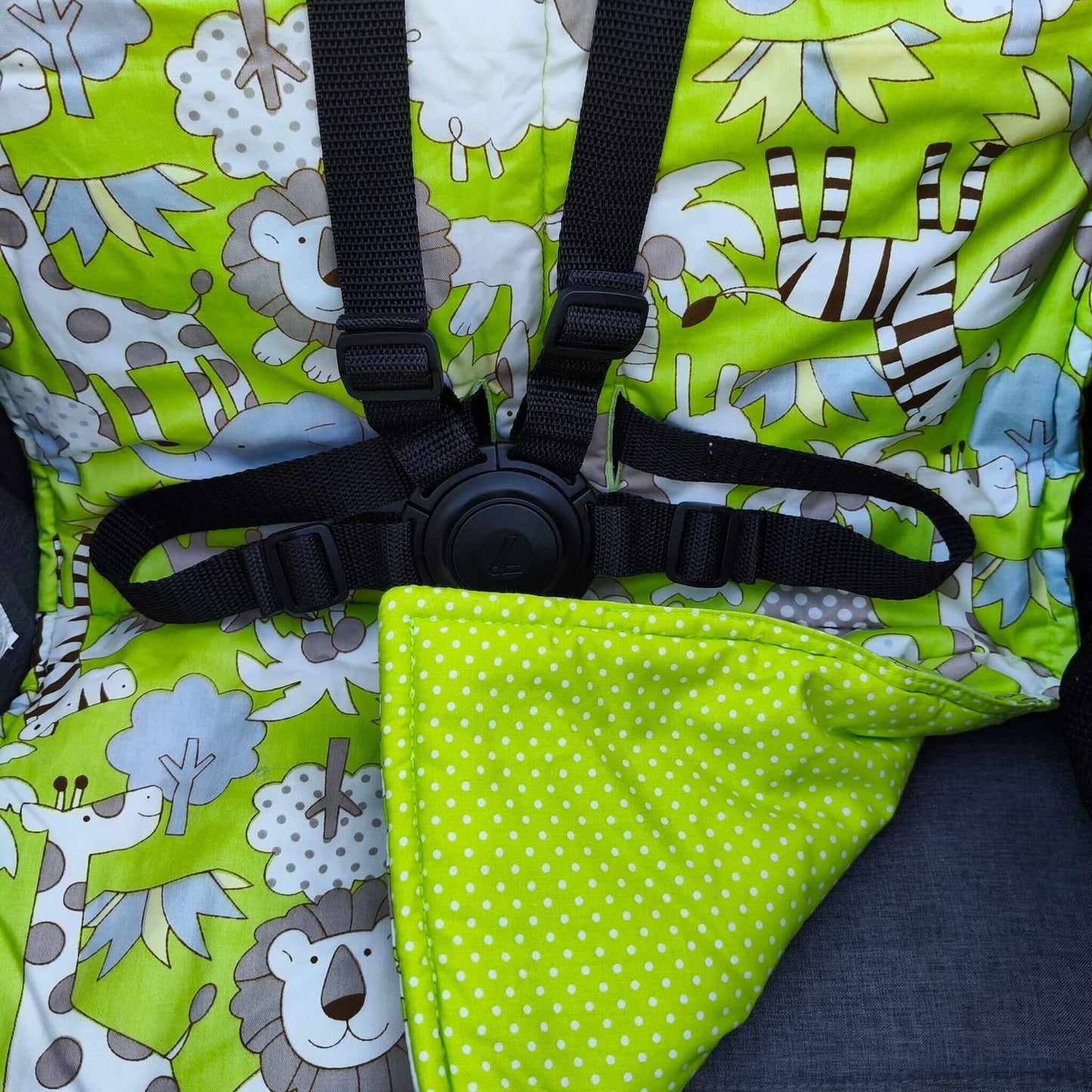 WonderFold_-_Car_Seat_Cover_-_Zesty_Zoo
