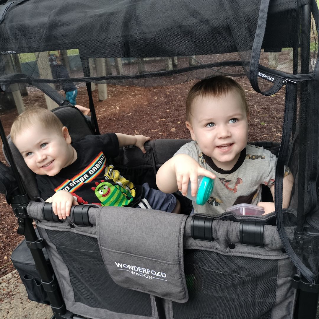 WonderFold Wagon for two children