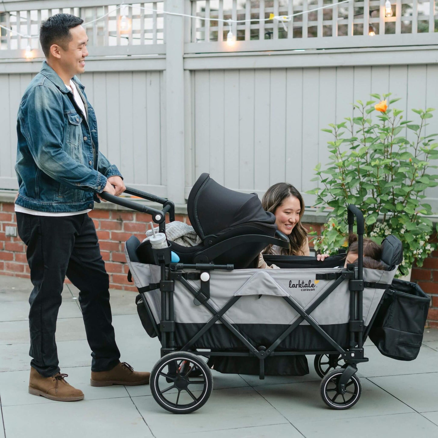 caravan_StrollerWagon_-_Lifestyle_-_Car_Seat_Adapter_2_Pragon