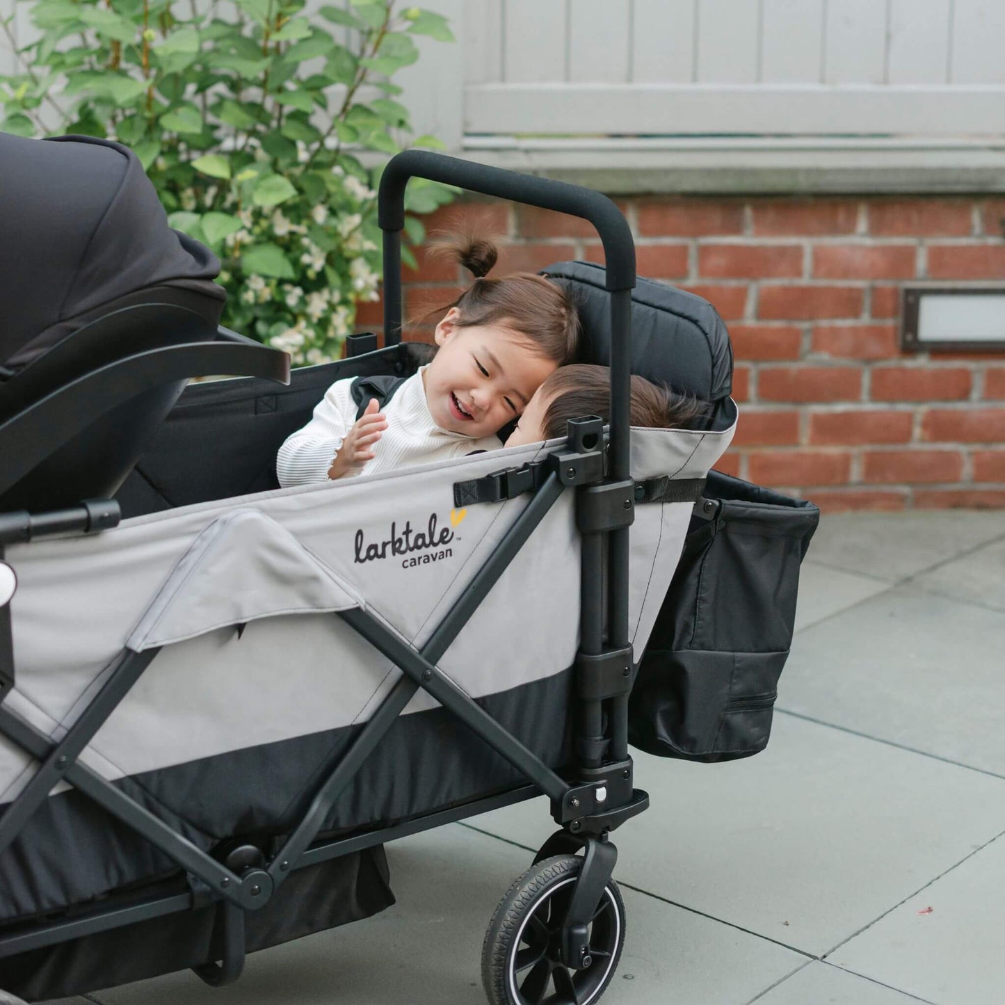 caravan_StrollerWagon_-_Lifestyle_-_Double_Seat_Kit_2_Pragon