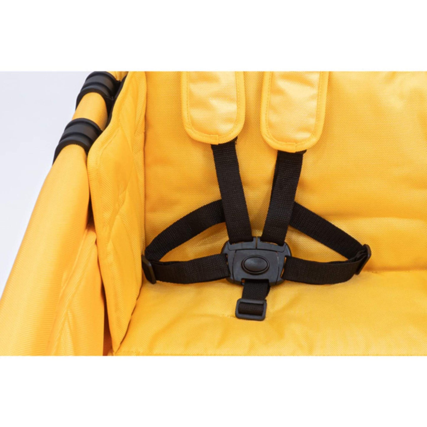 familidoo-chariot-grand-wagon-4-seat-yellow-harness-closeup