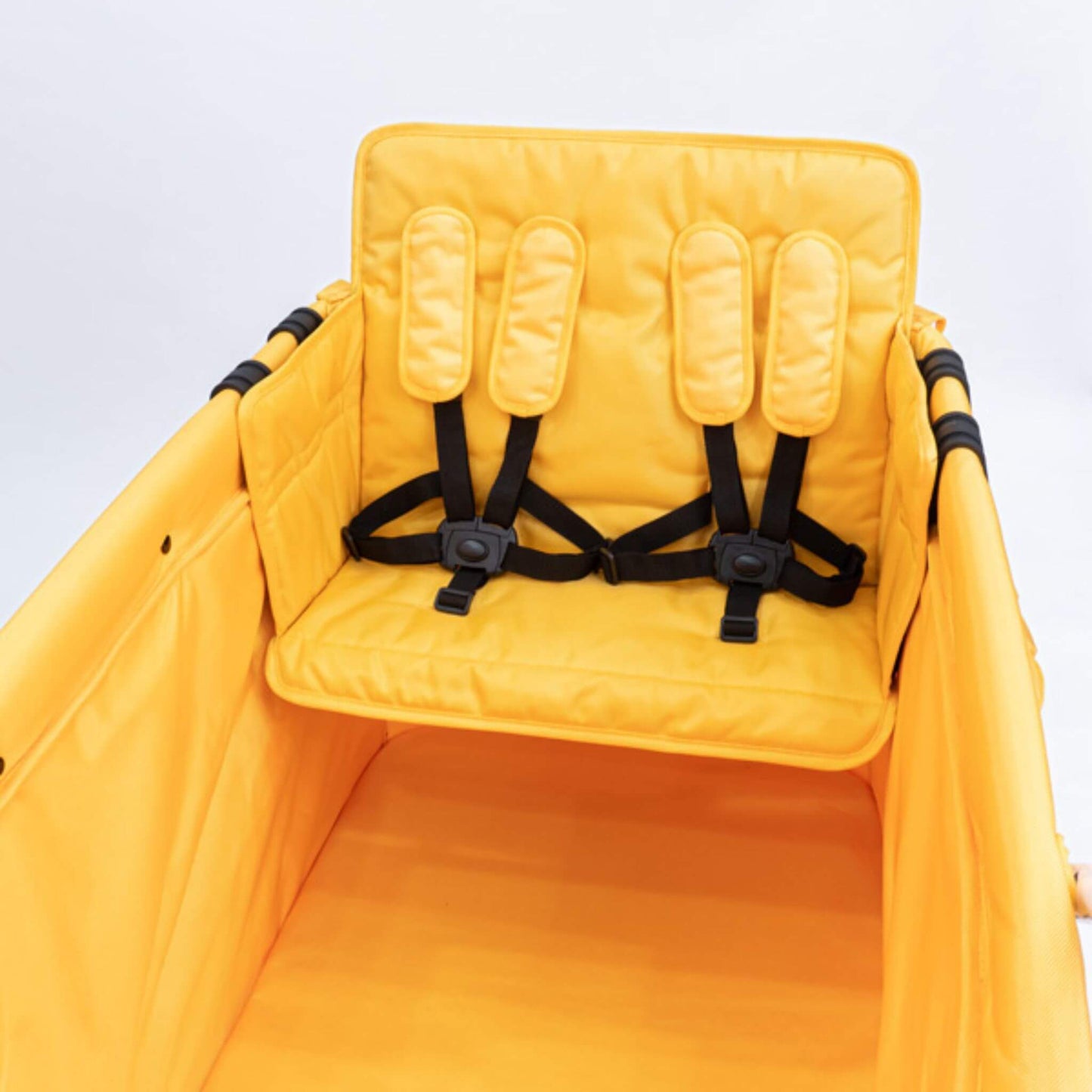 familidoo-chariot-grand-wagon-4-seat-yellow-interior-seats