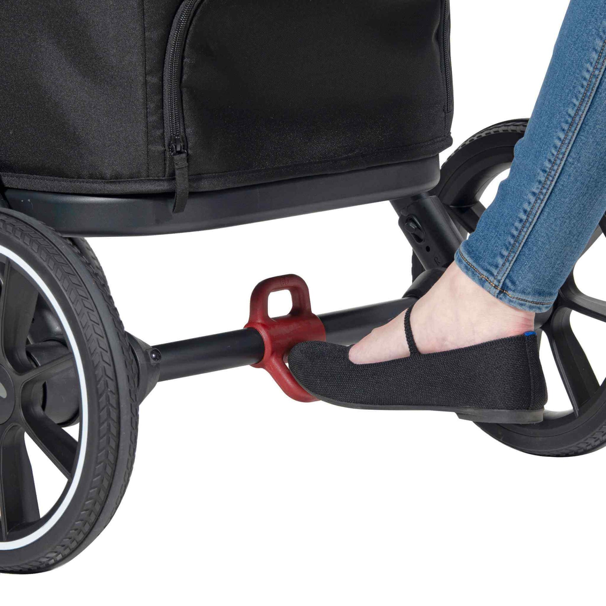 LarktalecaravancoupeLTEAustralia-FootBrake