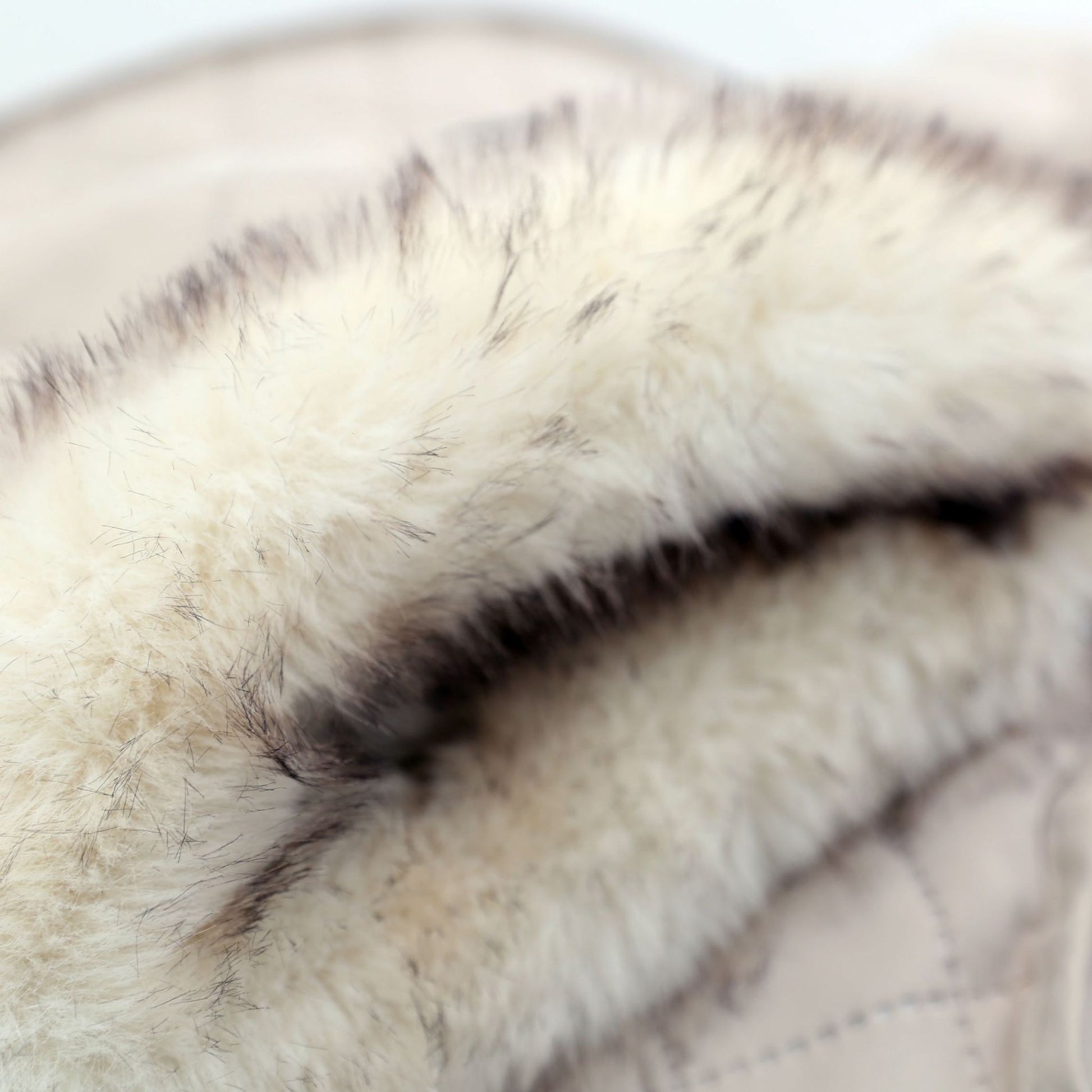 ProntoStrollerWarmCover-FauxFurTrimCloseUp-Australia