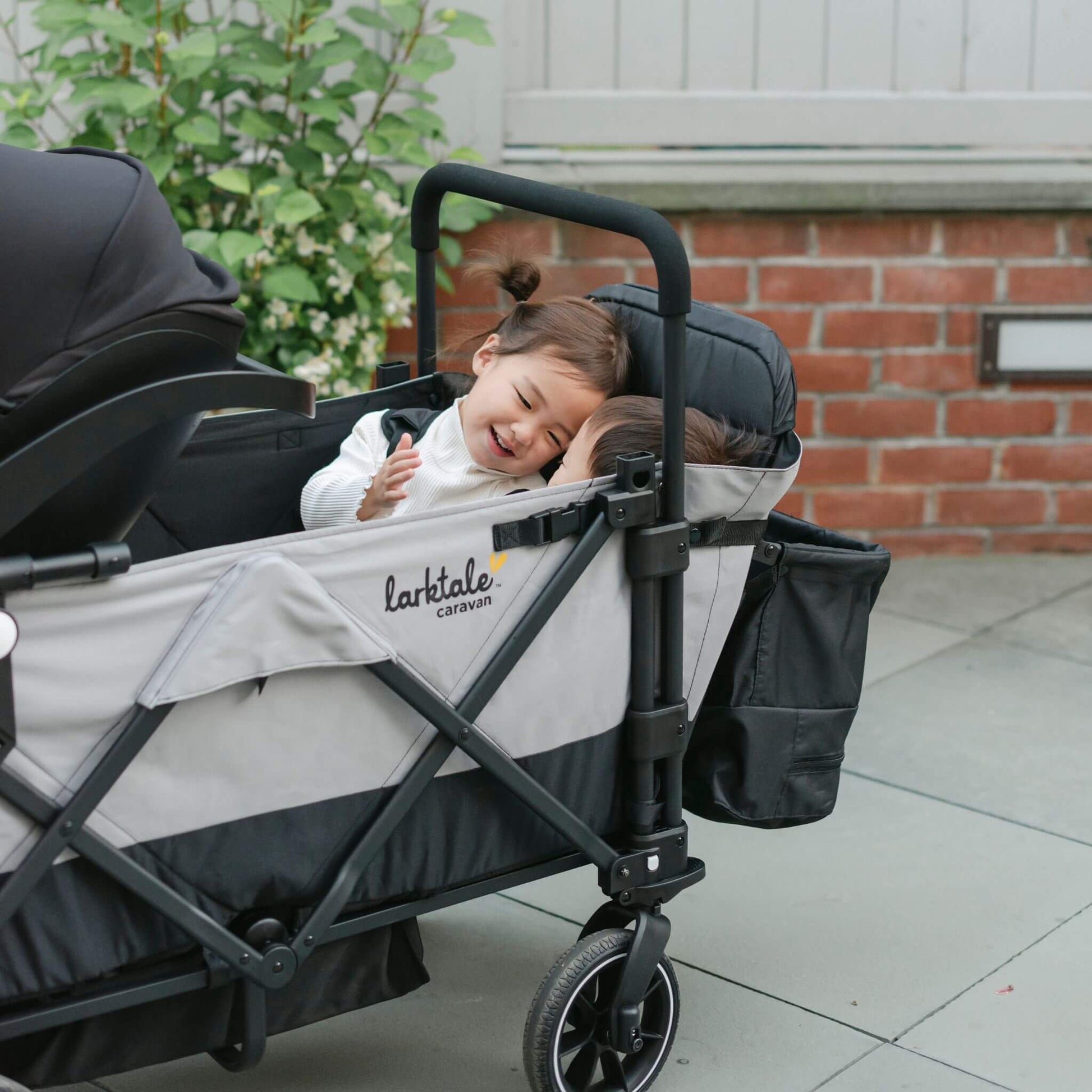 caravan_StrollerWagon_-_Lifestyle_-_Double_Seat_Kit_2_Pragon